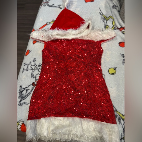 Dresses & Skirts - Christmas dress missing black belt
